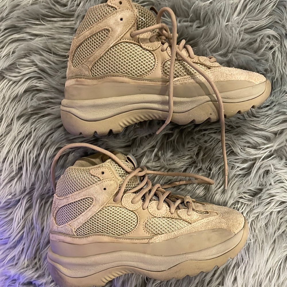 Yeezy desert storm boots box included size 6